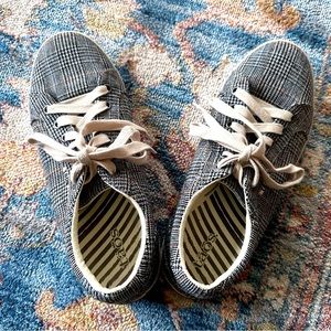 Taos Footwear ‘Star’ Shoes Size 10